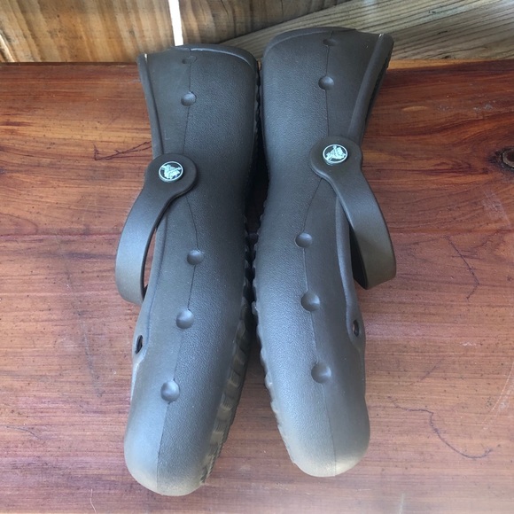 Crocs “Alice” Brown Mary Jane Style Rubber Shoe - Picture 4 of 8